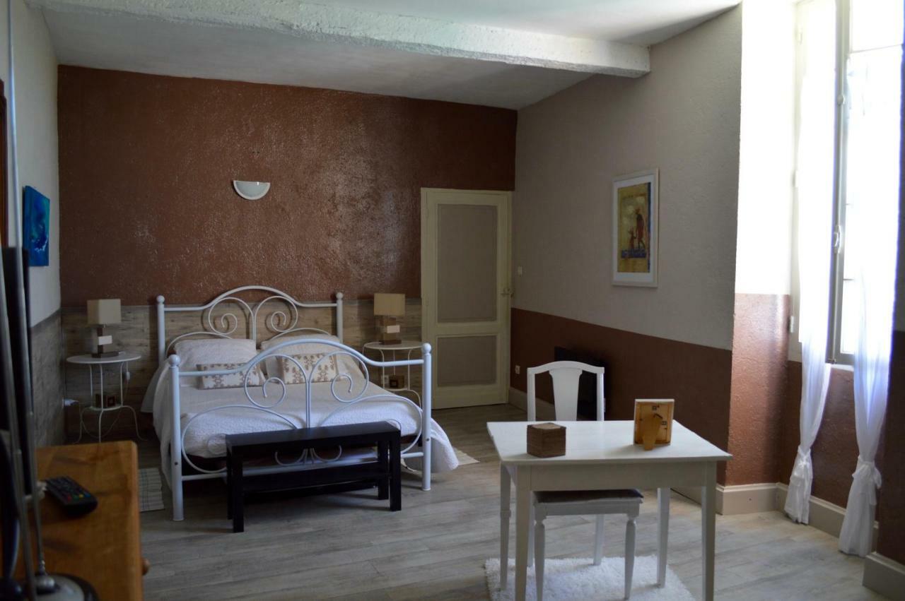Bed and Breakfast Le Prieure Saint-Pey-de-Castets Exterior foto