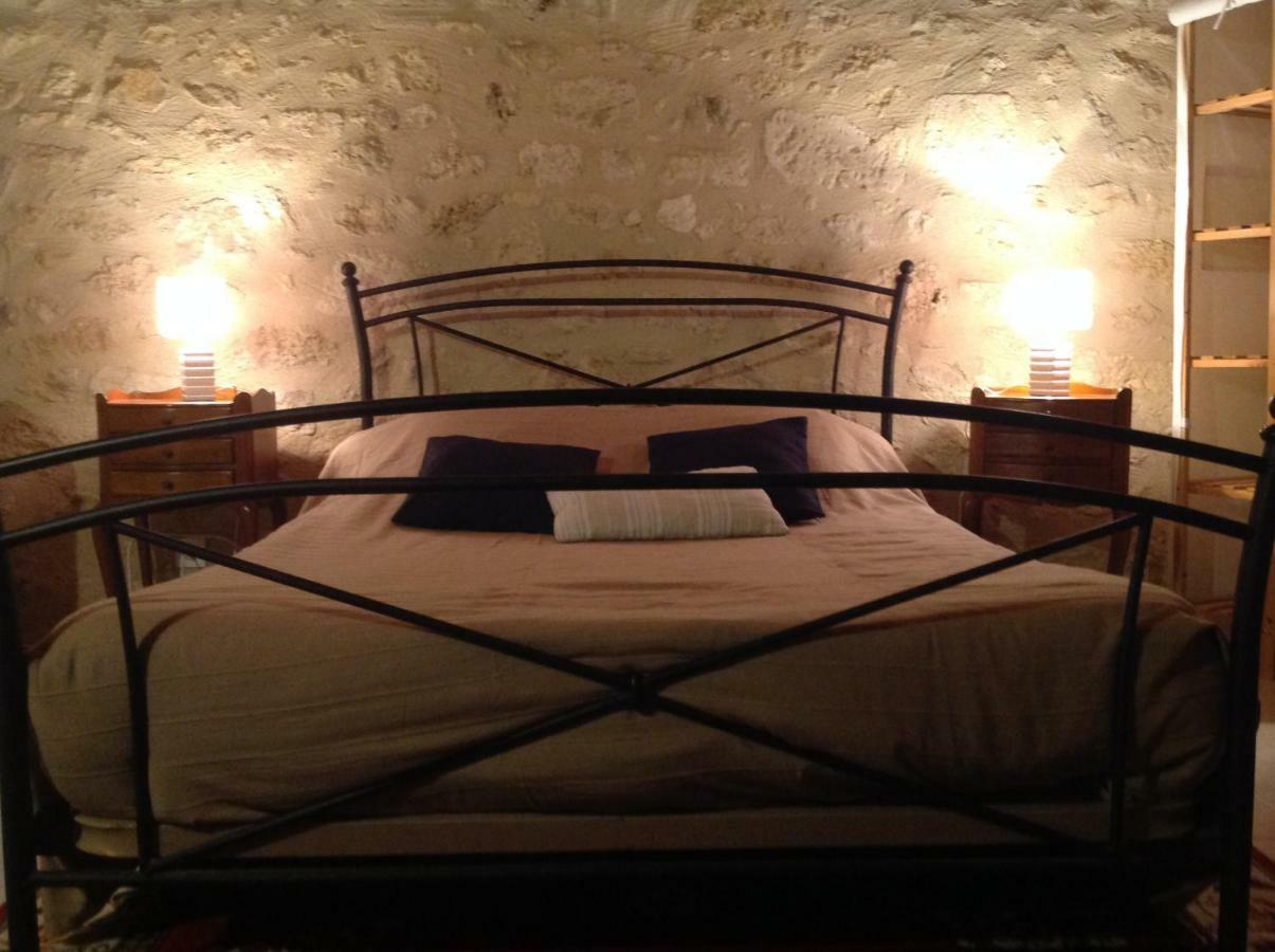 Bed and Breakfast Le Prieure Saint-Pey-de-Castets Exterior foto