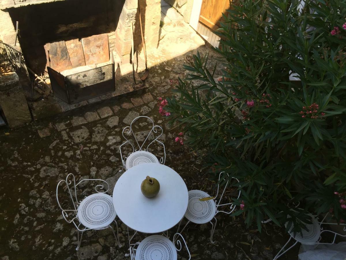 Bed and Breakfast Le Prieure Saint-Pey-de-Castets Exterior foto